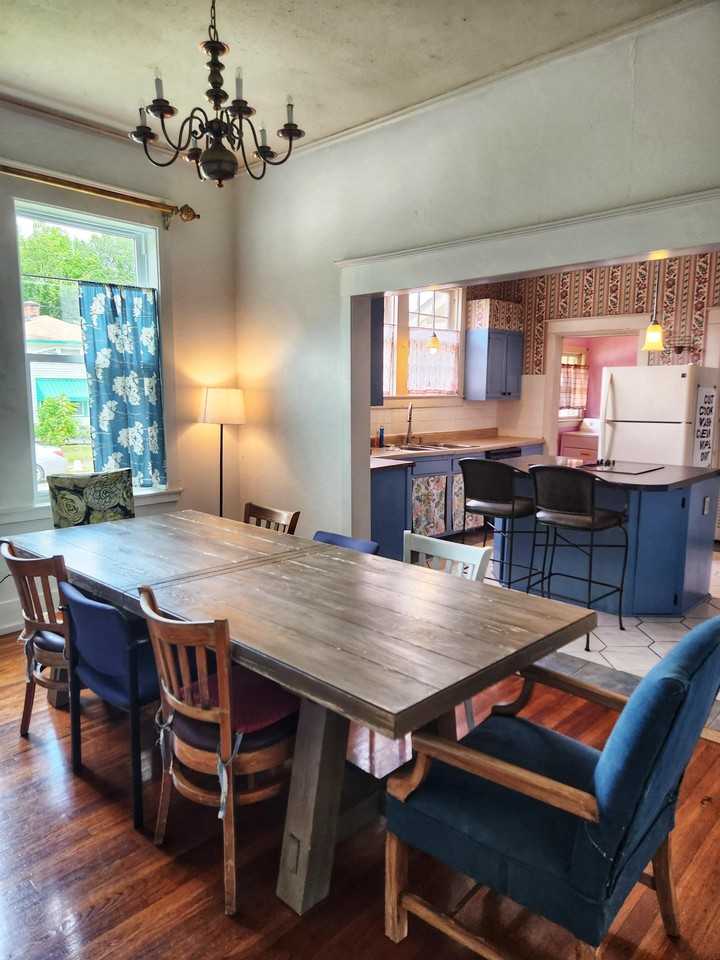 Delphine St - Photo 2 of 18