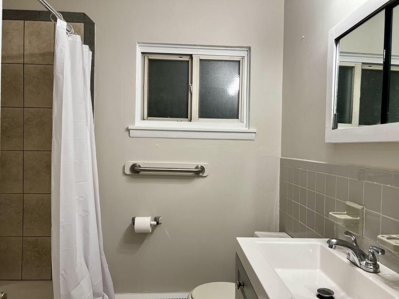 822 Manor Rd - Photo 3 of 8