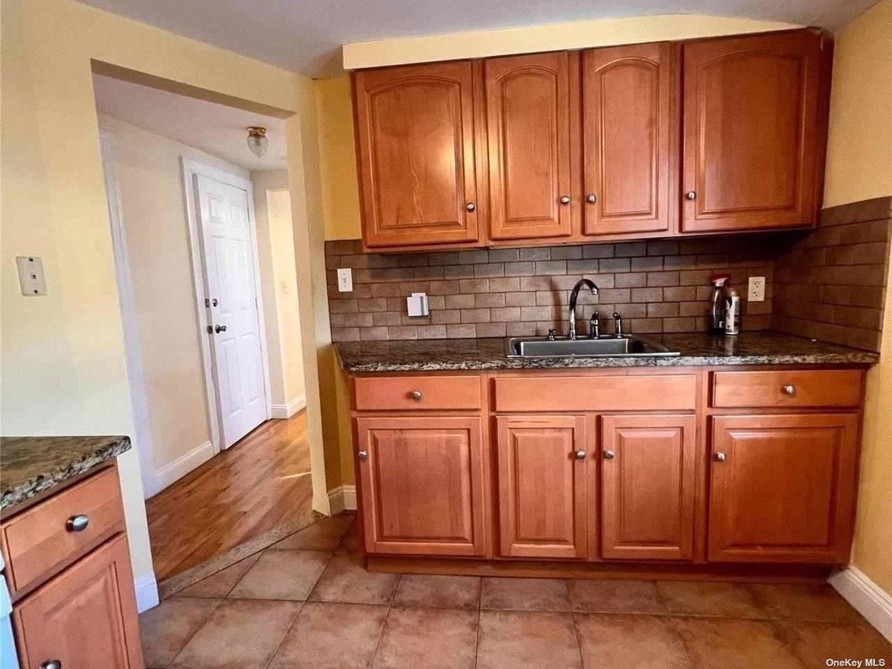 237 Oakley Ave - Photo 3 of 11
