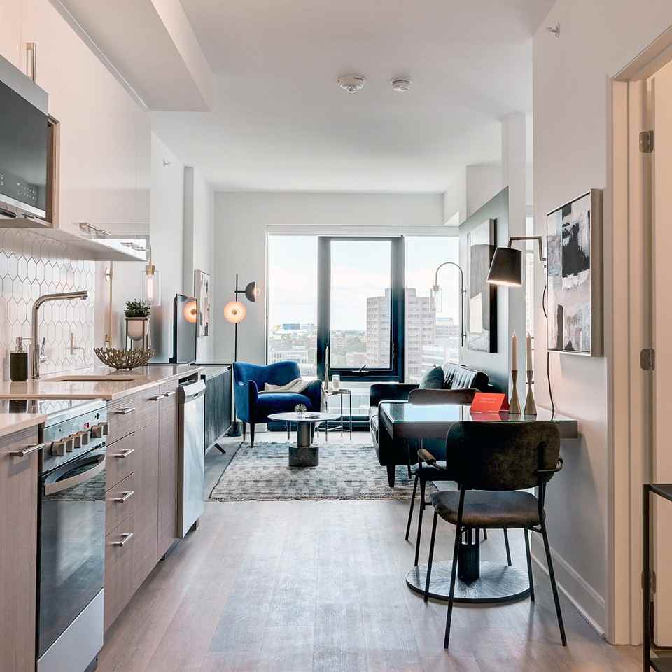 2330 Rue Tupper — photo 1