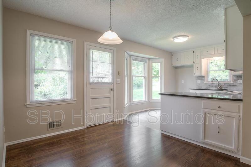 11917 Sycamore Ave - Photo 3 of 10