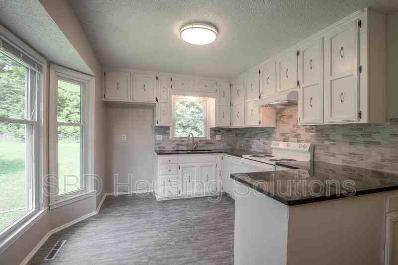 11917 Sycamore Ave - Photo 4 of 10