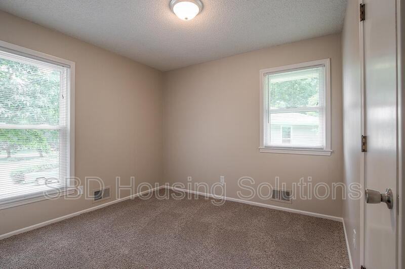 11917 Sycamore Ave - Photo 6 of 10