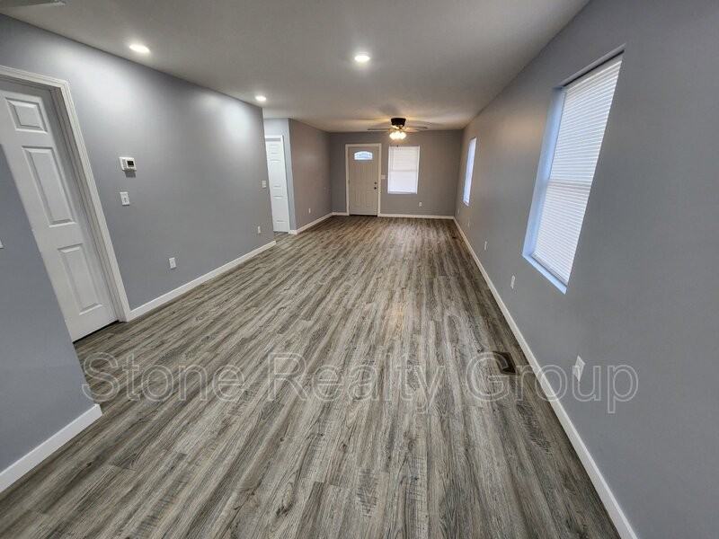 2137 N 14th St - Photo 3 of 12