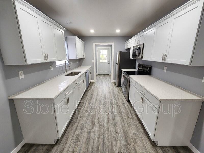 2137 N 14th St - Photo 4 of 12