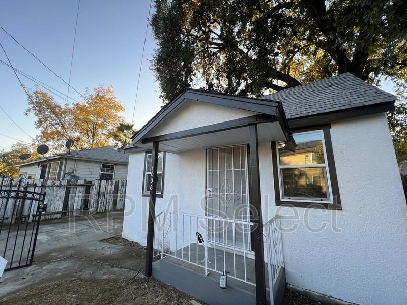 4006 34th St, Sacramento, CA 95820 2 Bedroom House for 2,000/month