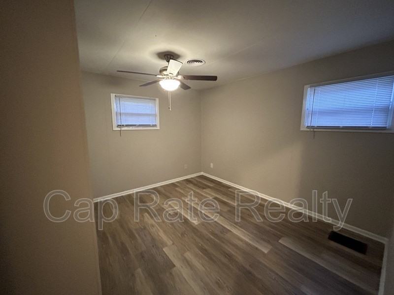 2163 Grasmere Ave - Photo 5 of 12