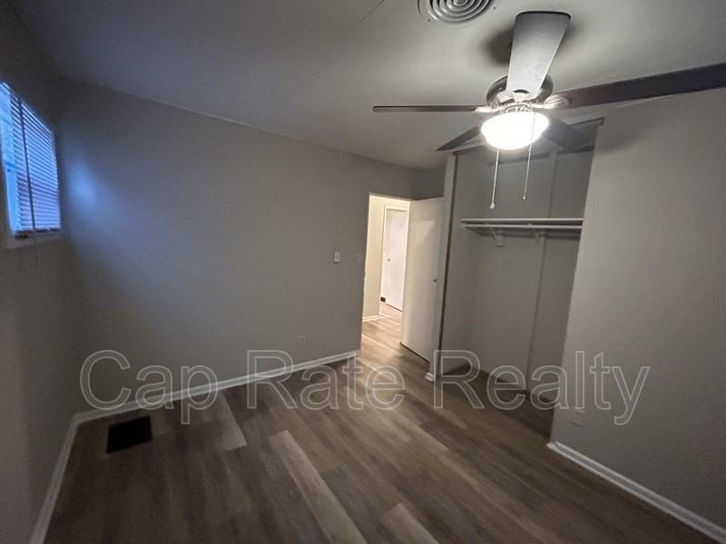 2163 Grasmere Ave - Photo 6 of 12