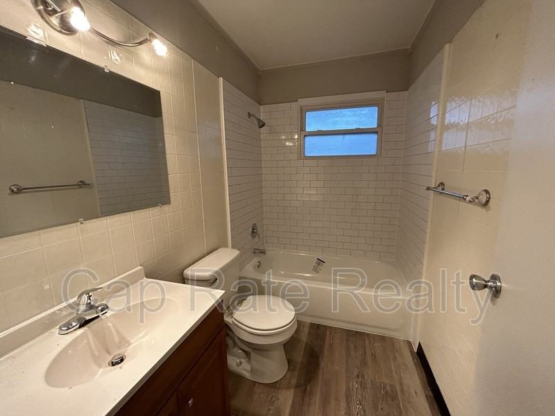 2163 Grasmere Ave - Photo 7 of 12