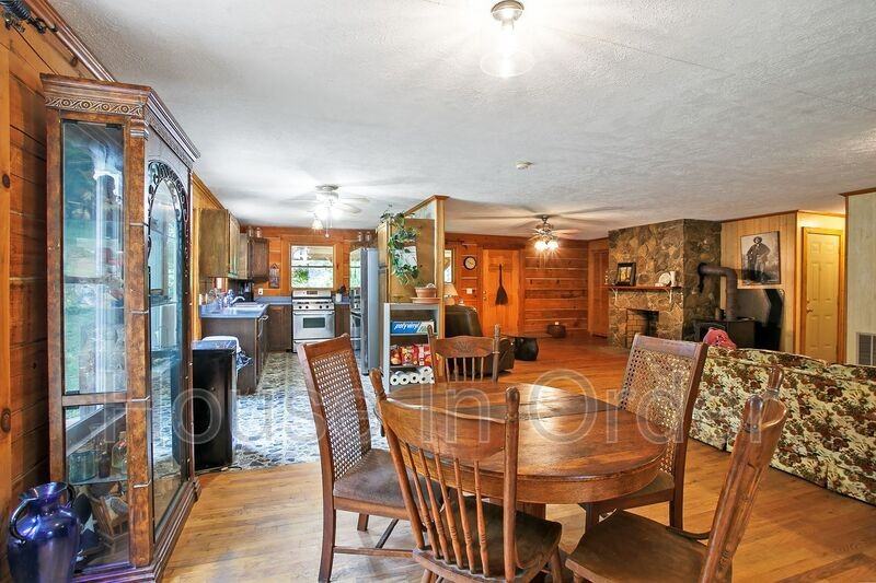 561 Bee Tree Rd - Photo 5 of 11