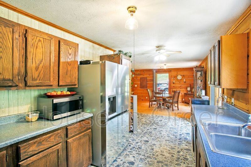 561 Bee Tree Rd - Photo 6 of 11