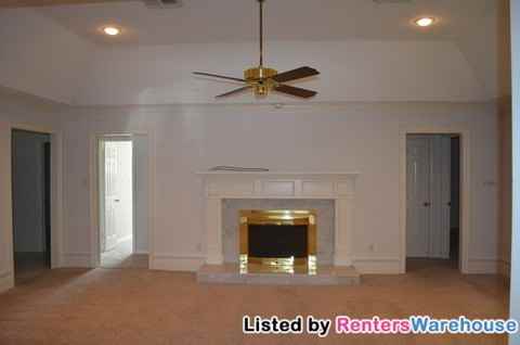 1204 Middlecreek St - Photo 2 of 15