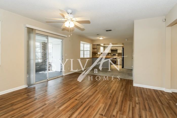 4906 Red Pine Ct - Photo 3 of 16