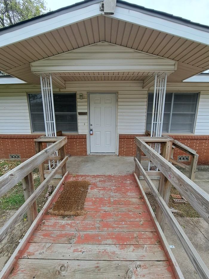 2516 Mears Dr - Photo 3 of 12