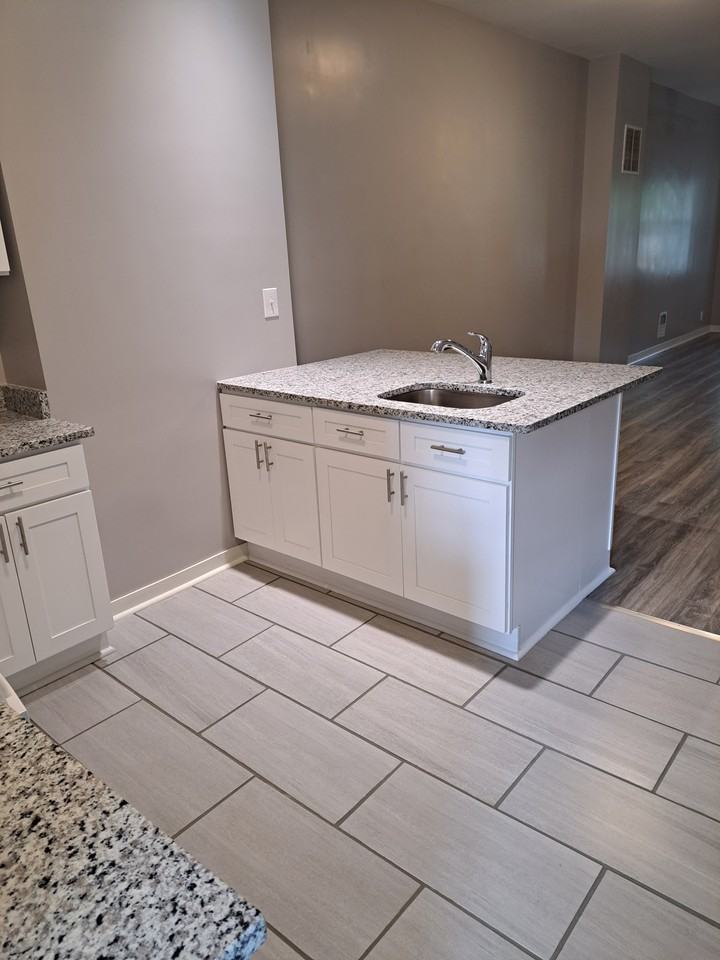 2929 W Mosher St #NA - Photo 2 of 6