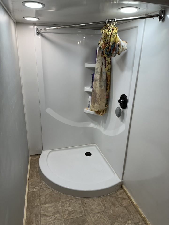 928 Hillcrest Dr #NA - Photo 2 of 7