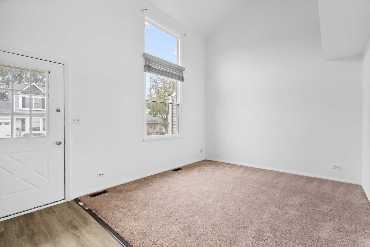 741 Asbury Dr - Photo 2 of 16