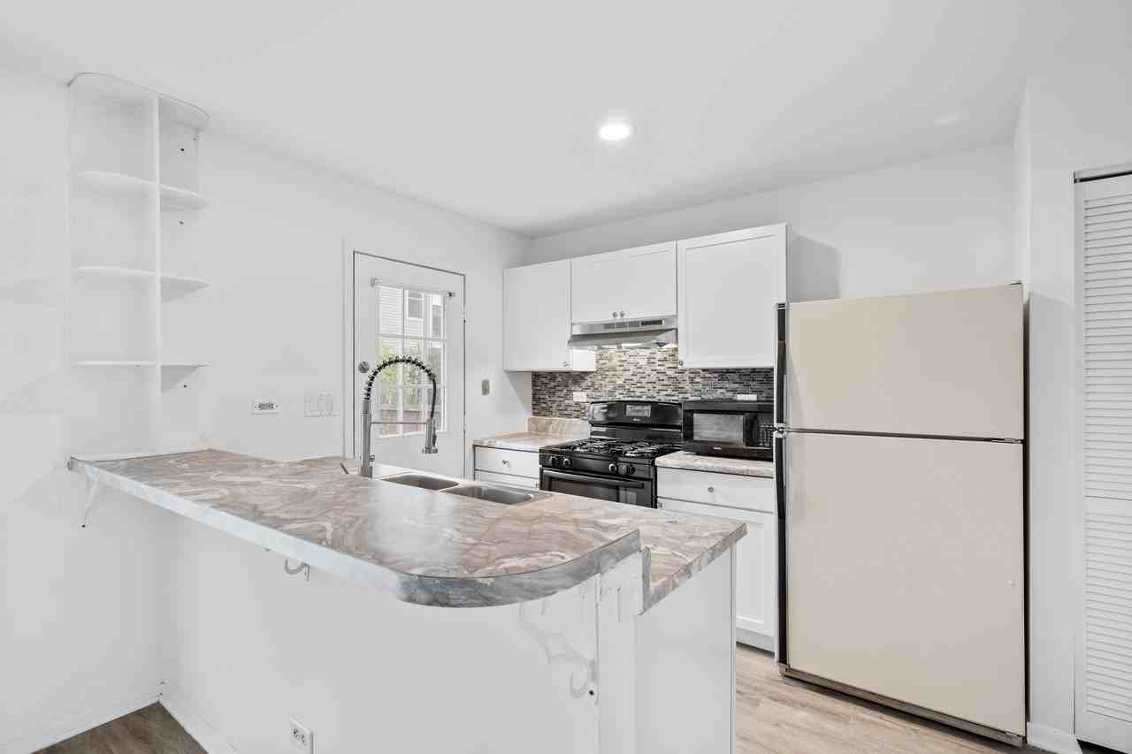 741 Asbury Dr - Photo 3 of 16