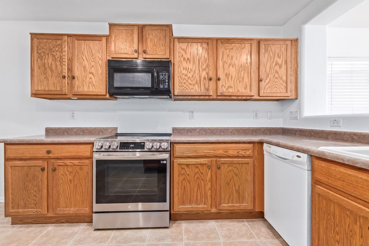 1211 W Wilson Ave #1 - Photo 3 of 17