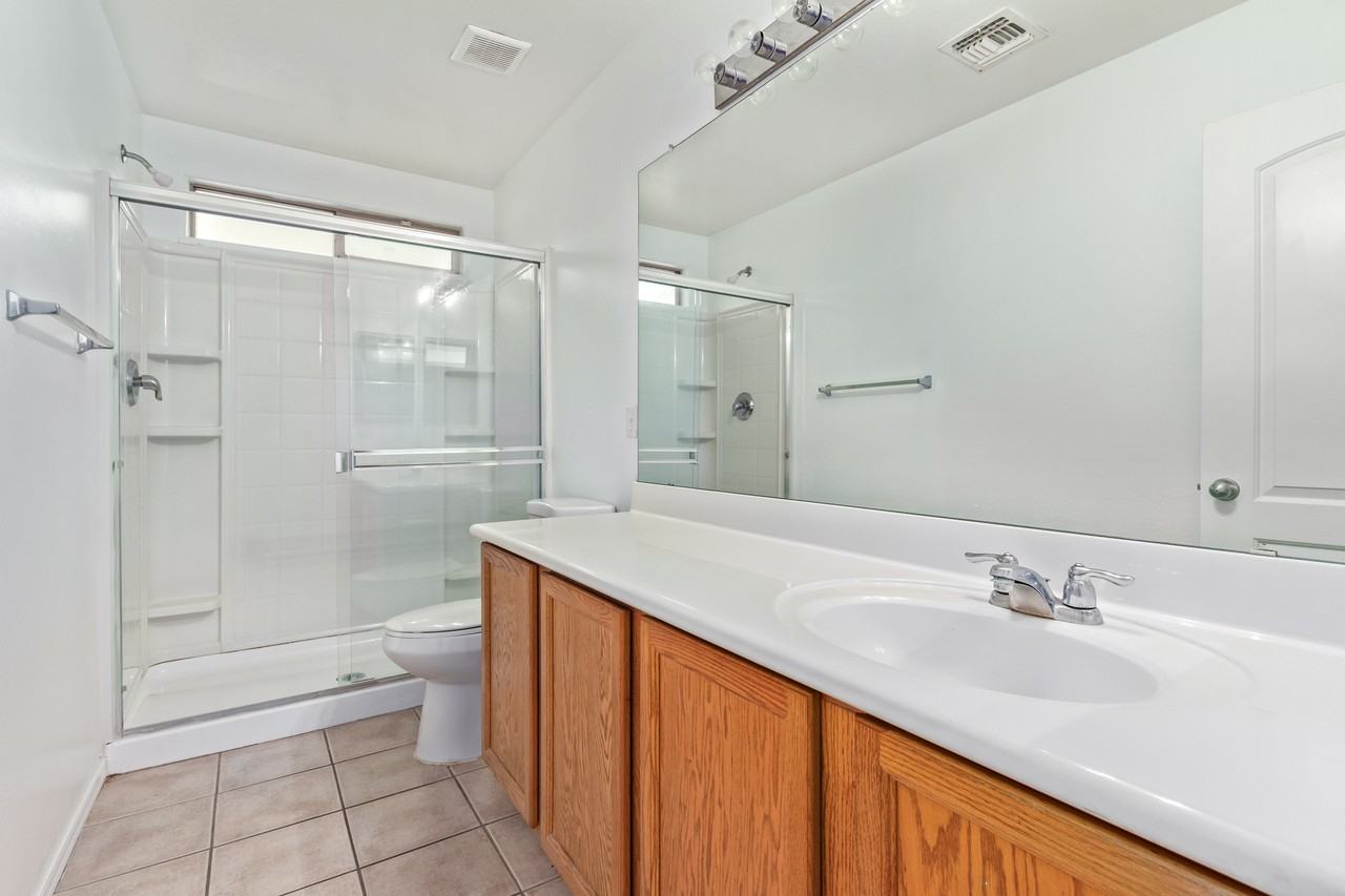 1211 W Wilson Ave #1 - Photo 6 of 17