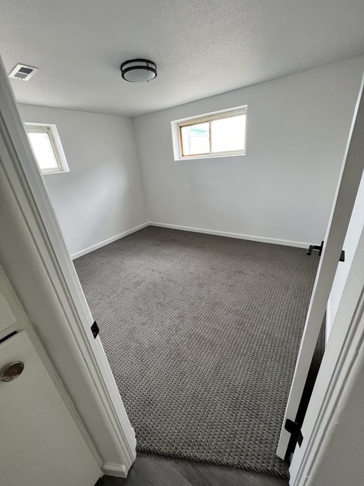 3045 W Center Ave #4 - Photo 2 of 8