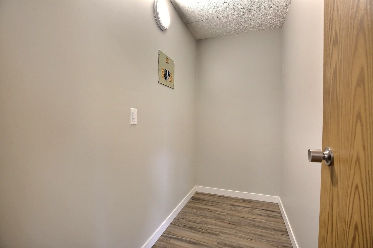 Janson - Photo 2 of 31