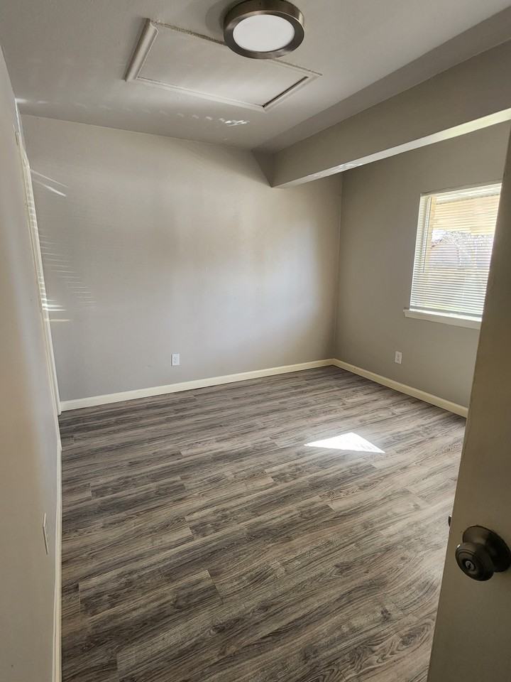 730 University Place - Photo 6 of 8