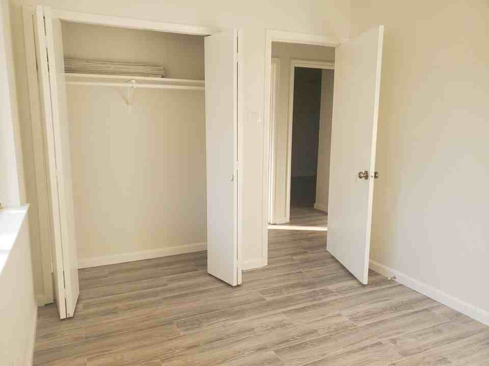 730 University Place - Photo 7 of 8