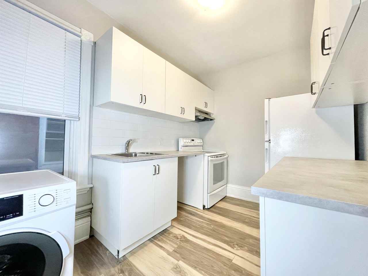 106 Clarence St Uppr - Photo 2 of 7