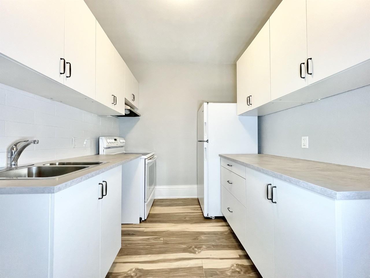 106 Clarence St Uppr - Photo 3 of 7