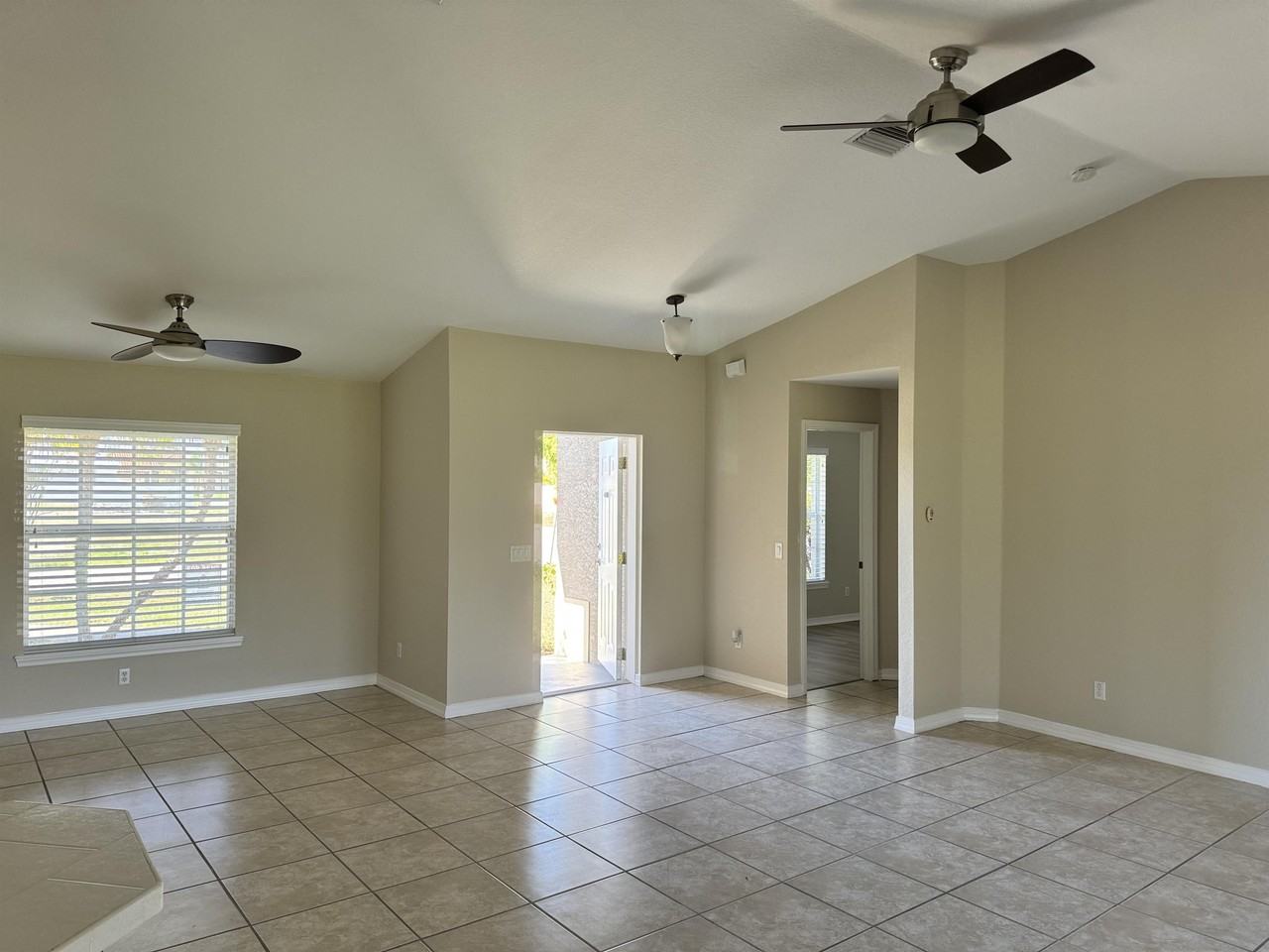 3927 Sw 16th Pl #1 - Photo 7 of 31