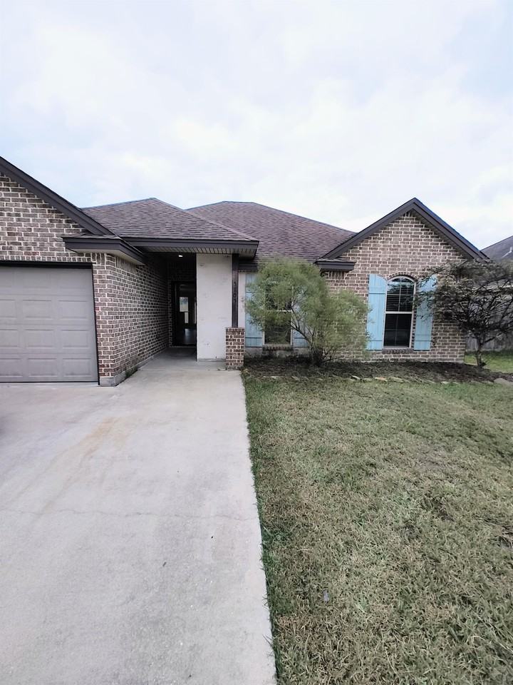 5105 Briarwood Dr #1 - Photo 2 of 14