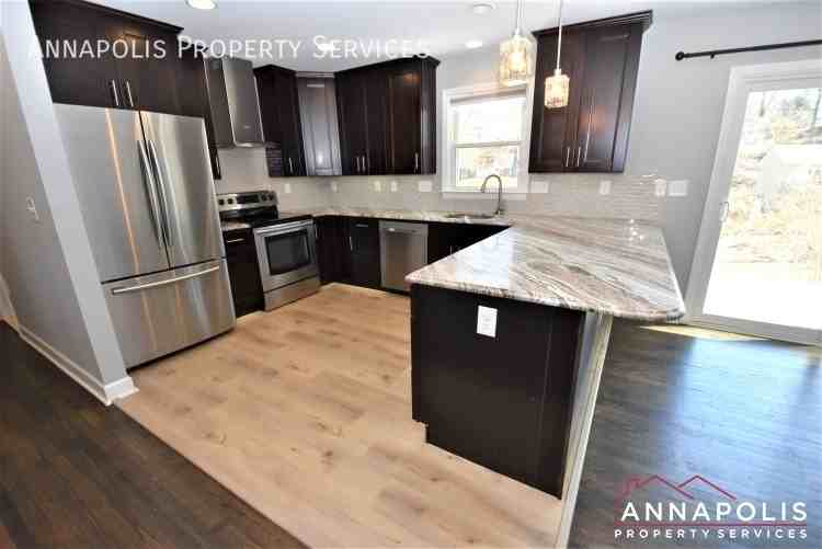 841 Harbor View Ter - Photo 3 of 32