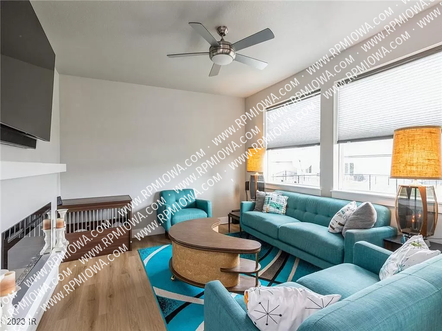 2113 Barry Dr - Photo 3 of 20