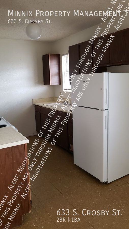 633 S Crosby St - Photo 3 of 16