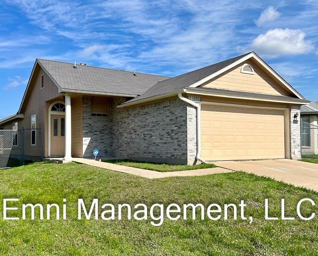 2207 Garrett Dr - Photo 2 of 26