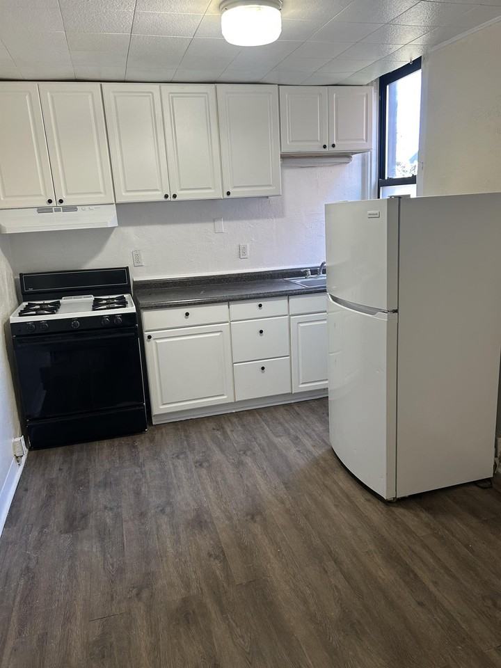 448 Brownsville Rd #3 - Photo 4 of 14