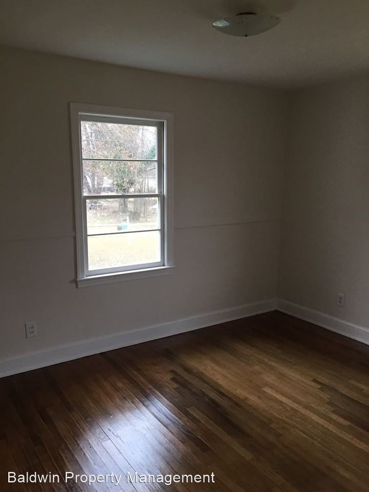 1782 Pleasant St - Photo 3 of 5