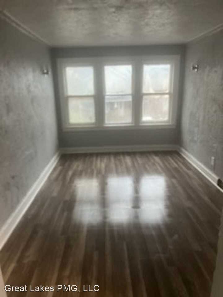 15831 Cherrylawn - Photo 3 of 7