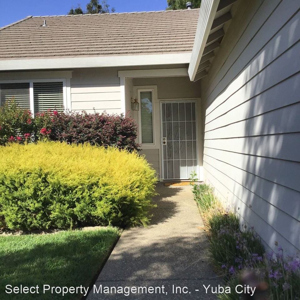 1825 Ohio St - Photo 2 of 13