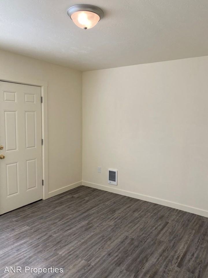 1014 N Lincoln Ave - Photo 2 of 9