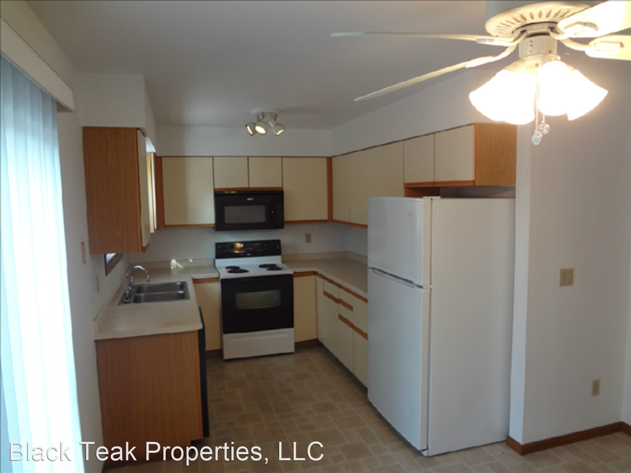 South Park Town Homes - Photo 2 of 8