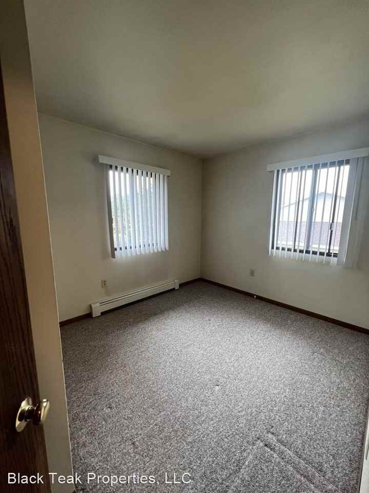 Roselawn Rentals - Photo 2 of 9