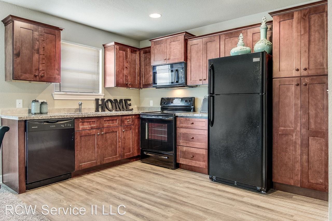 Highlands at Piper Apartments Clubhouse Dr, Kansas City, KS 66109