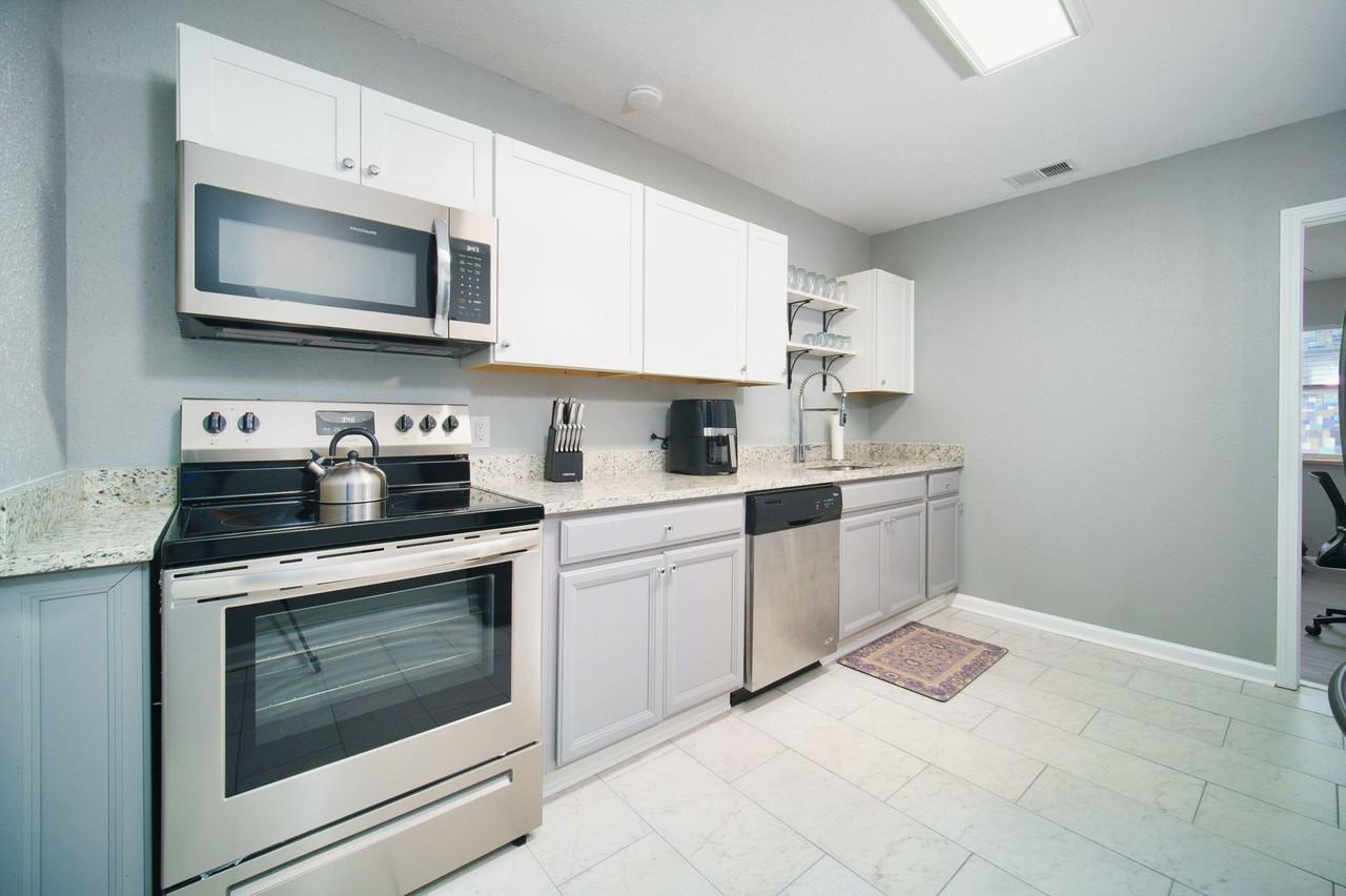 Oaklane Dr - Photo 7 of 23