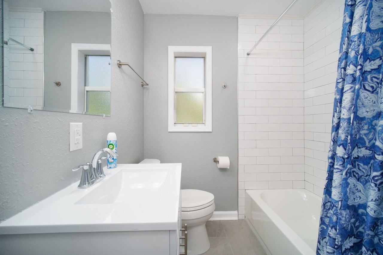 Oaklane Dr - Photo 4 of 23