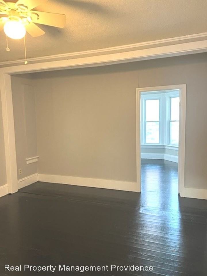 212 Welles Street - Photo 2 of 8