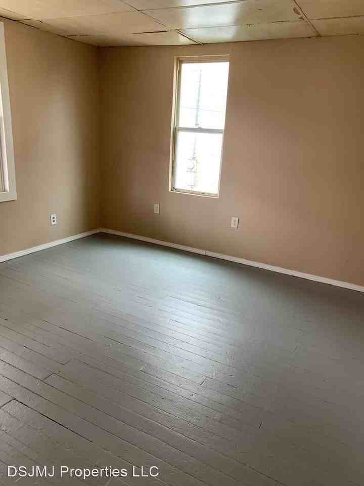 1500 Covert St - Photo 3 of 9