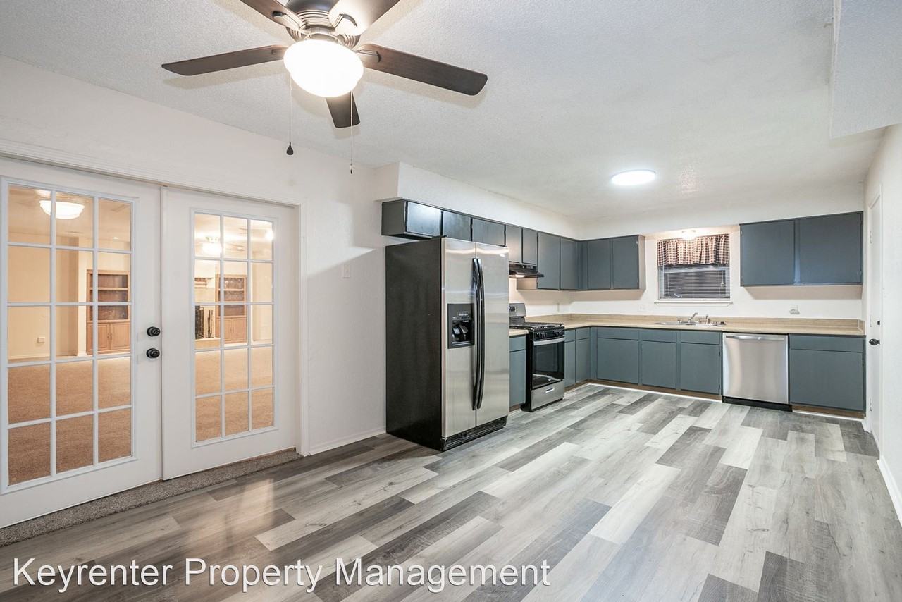 13666 S Hickory Pl - Photo 3 of 40