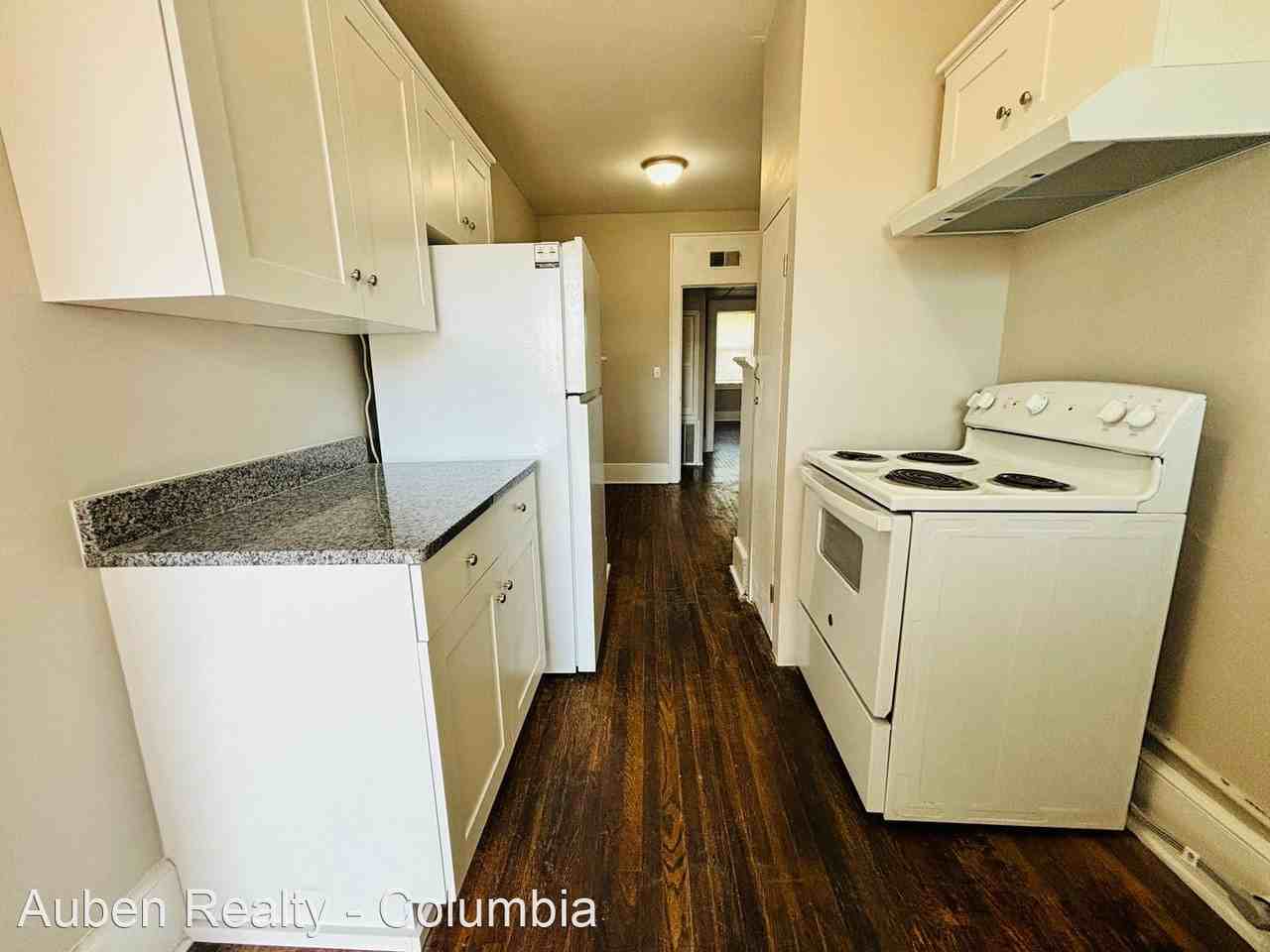 1034 Kinard Court - Photo 2 of 12